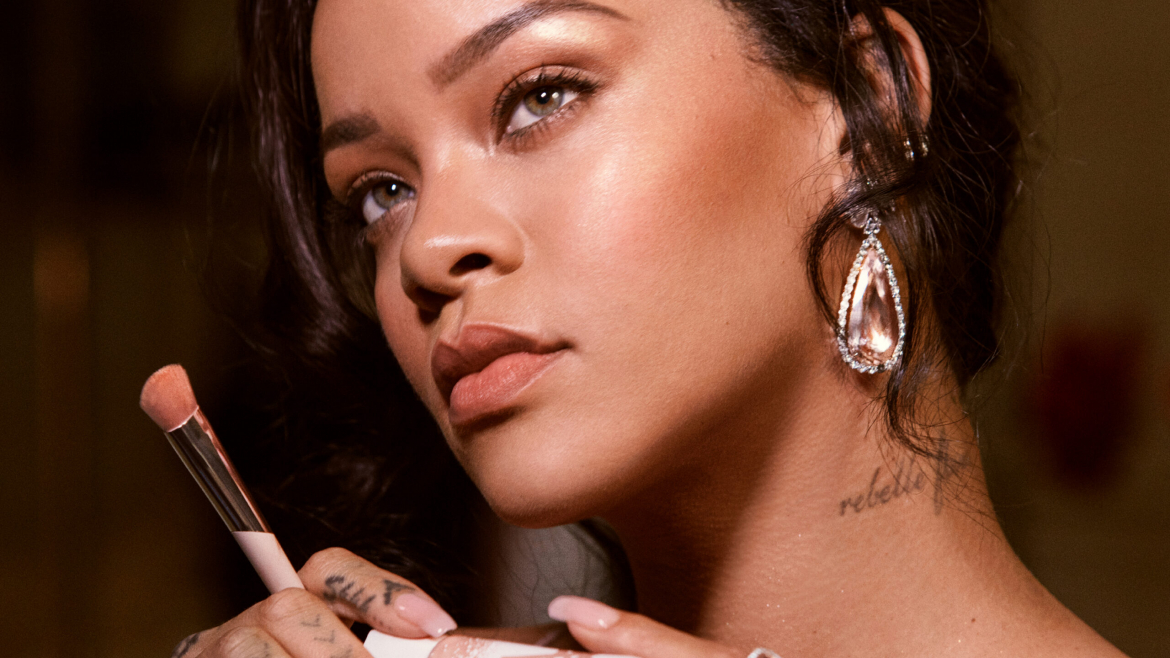 Rihanna prévoit le lancement de ses produits cosmétiques Fenty Beauty en Afrique